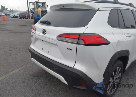 2023 Toyota Corolla Cross Xle z USA, uszkodzony, nr VIN 7MUDAAAG2PV047060